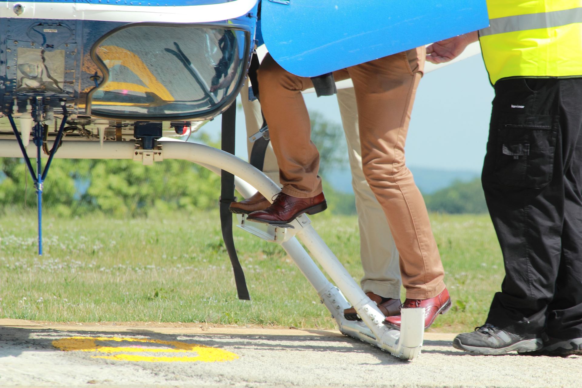 VIP Helicopter Charter, London Helicopter Hire, Glastonbury Helicopter Charter Flights and Transfers, Executive Travel, Midlands, Birmingham, Gloucester, Buckinghamshire UK